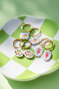 Pendientes dorados con dije limonero