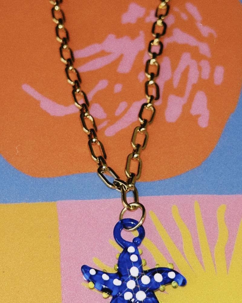 collar de cadena de acero inoxidable y flor de vidrio