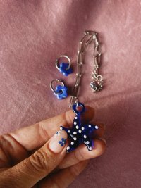 pack de collar con dije de vidrio soplado y pendientes de acero y piedras, super artesanal y únicos