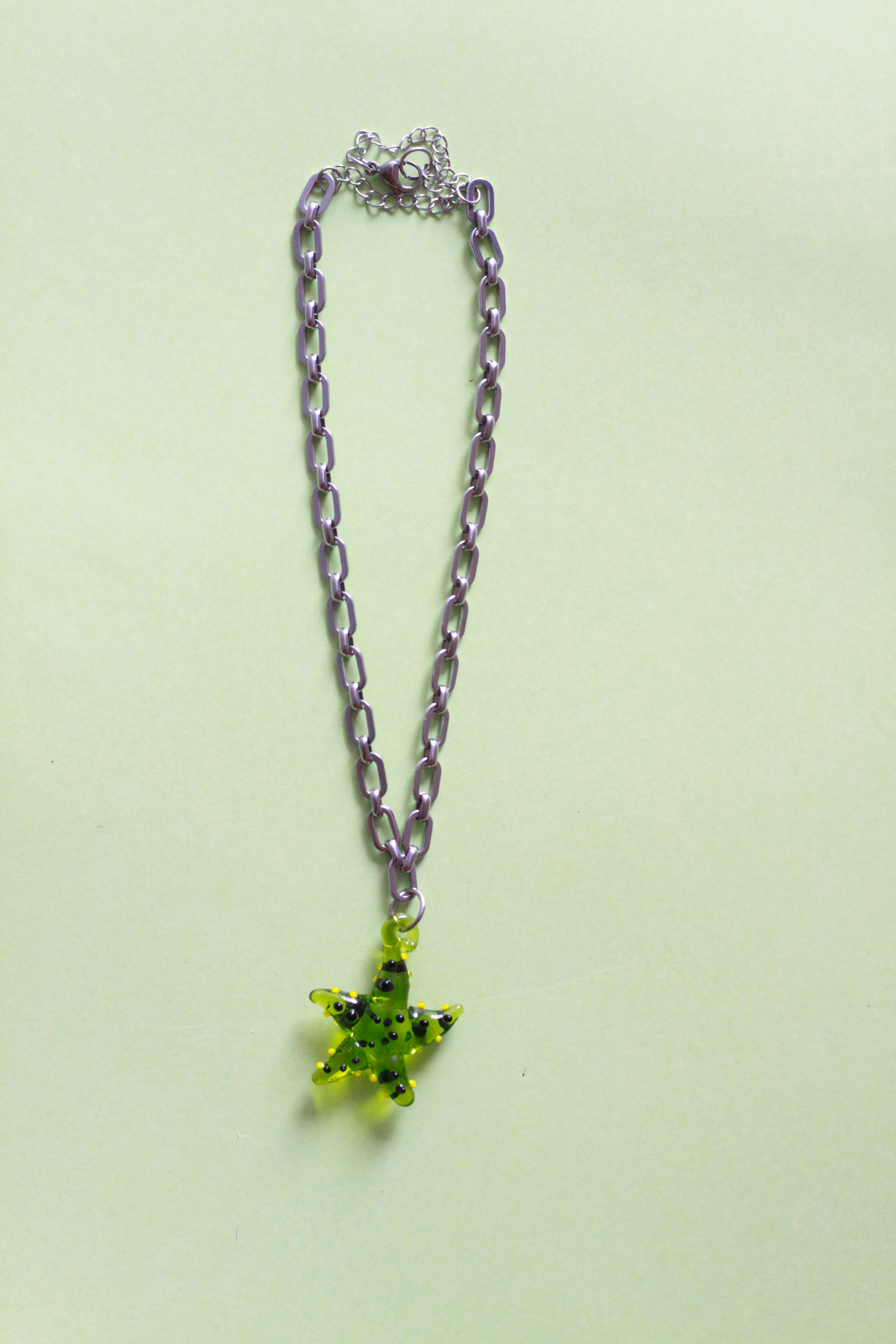 collar con cadena de acero inoxidable y dije de vidrio