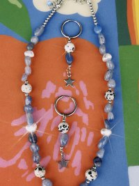 pendientes de acero y piedras naturales