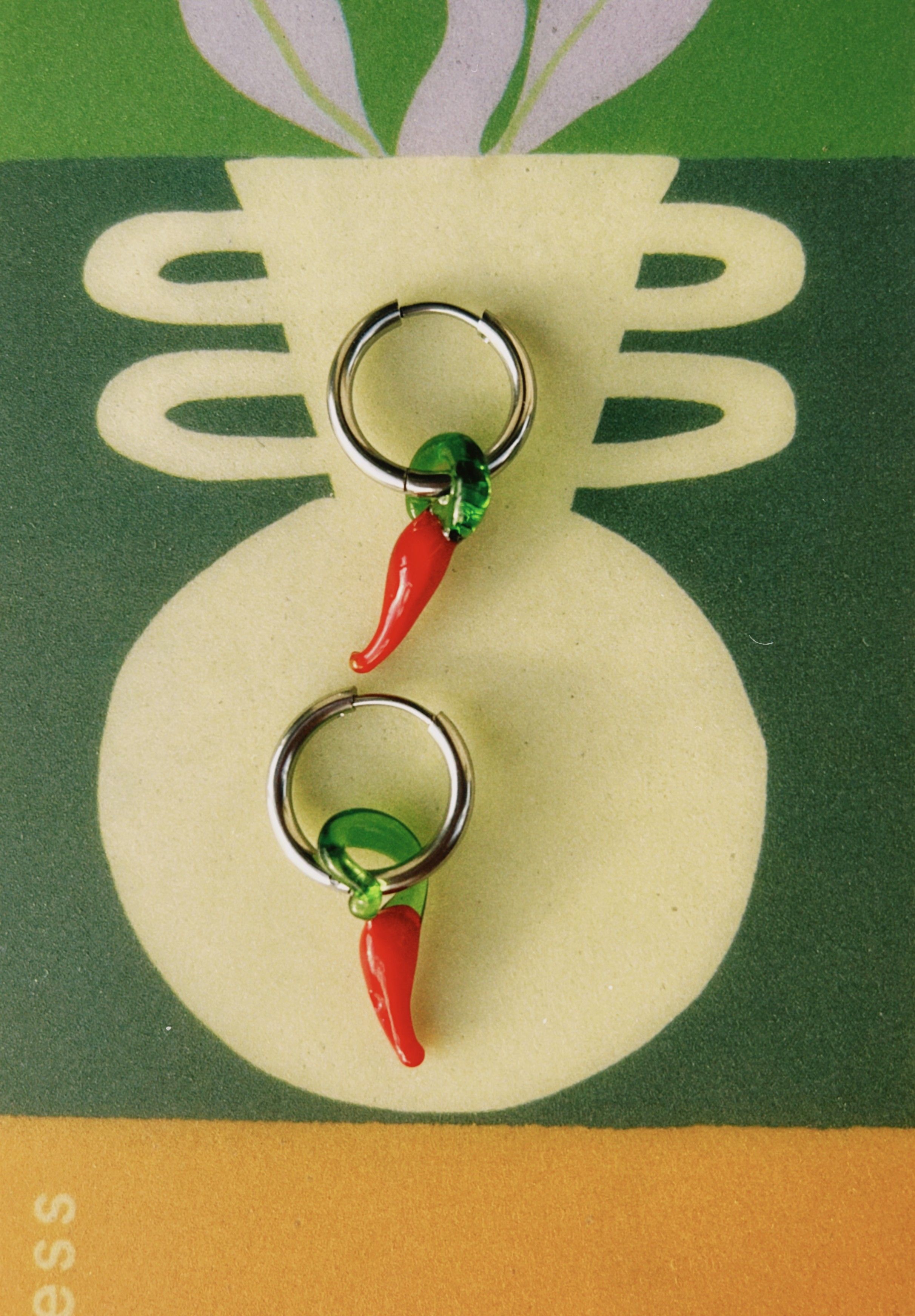 pendientes de acero inoxidable y chili de vidrio