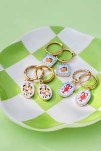 Pendientes dorados con dije limonero