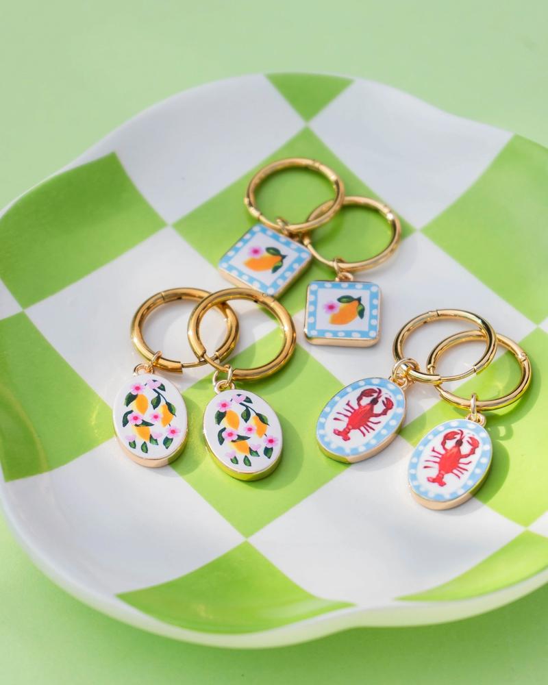 Pendientes dorados con dije limonero