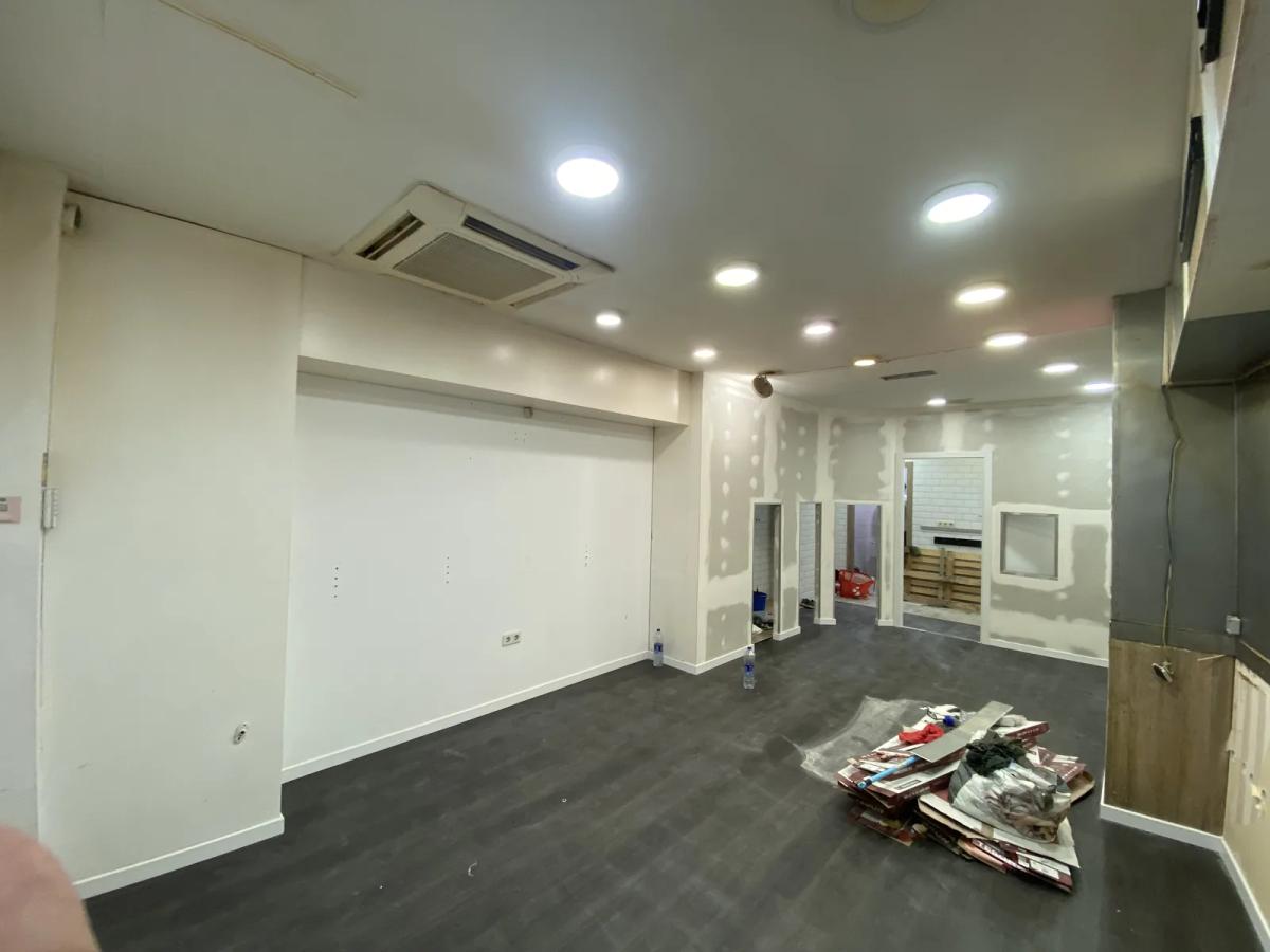 Local comercial en Valencia con tabiques y techo de pladur terminados