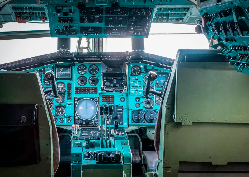 Airplane's cockpit/controls