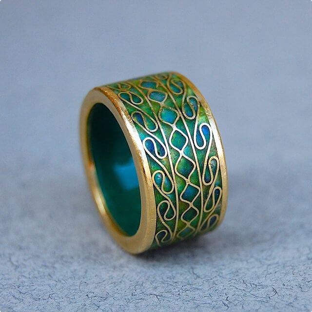 3 Stone Oval Ceramic Ring 3