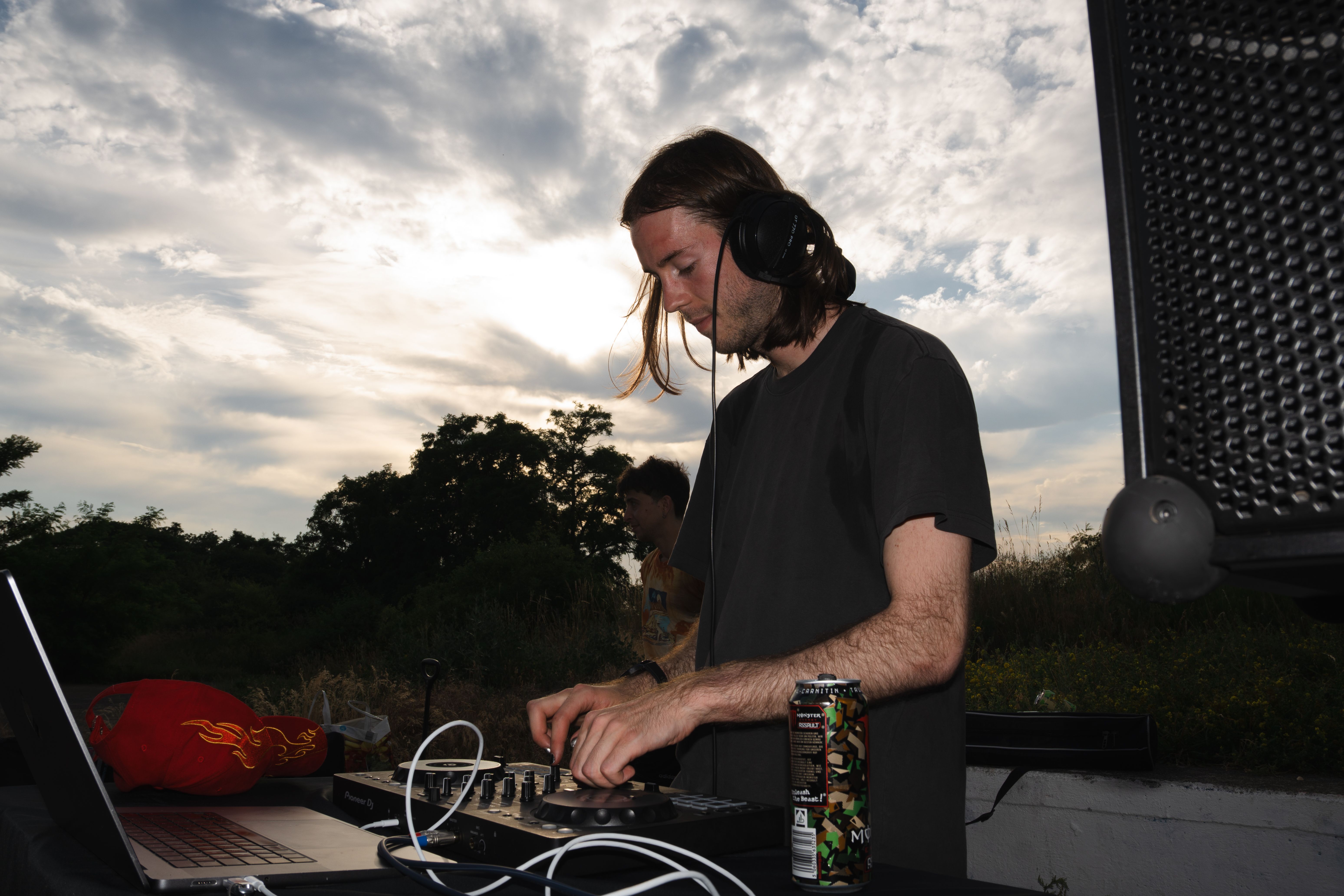 MixB — press photo 4