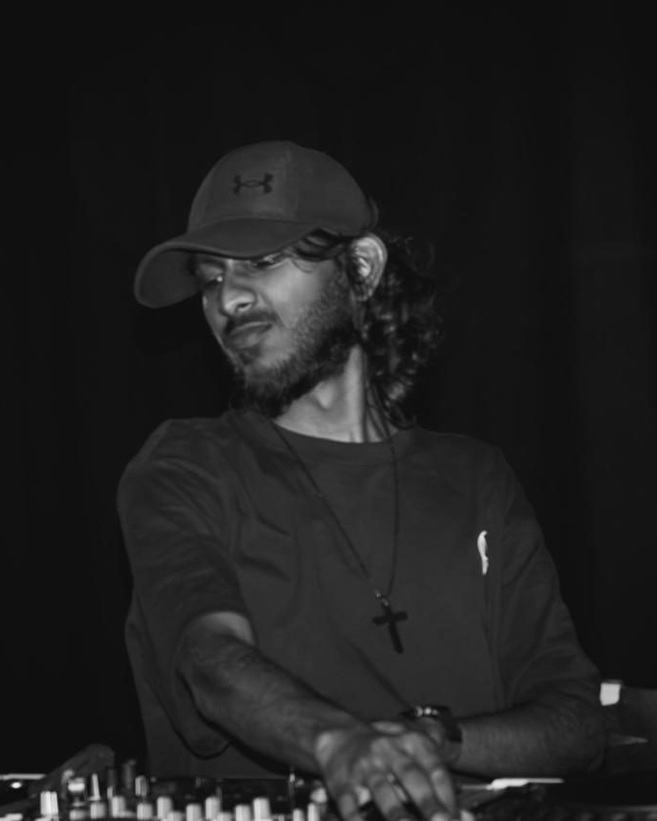 Jesh — press photo 2