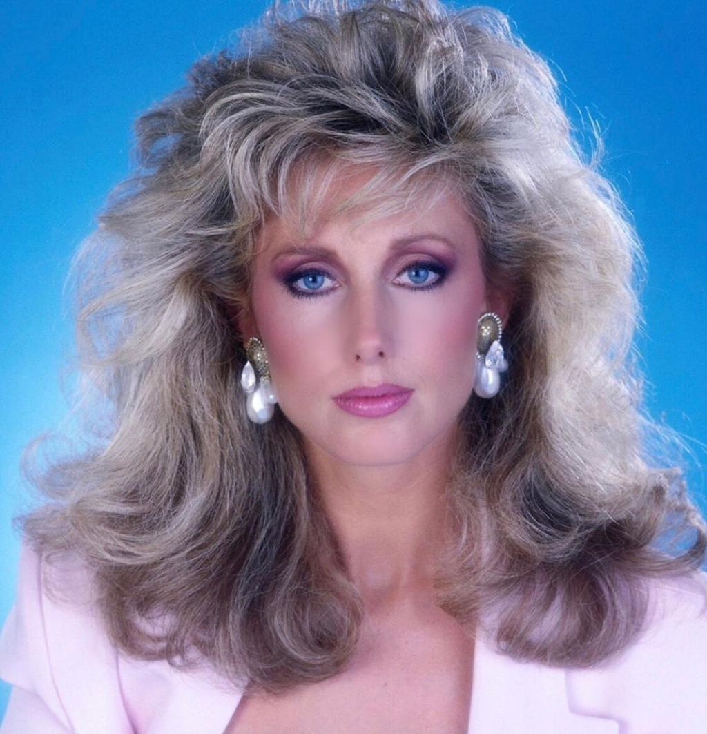 80s AI Portrait Prompt #2 – Retro Studio Glamour