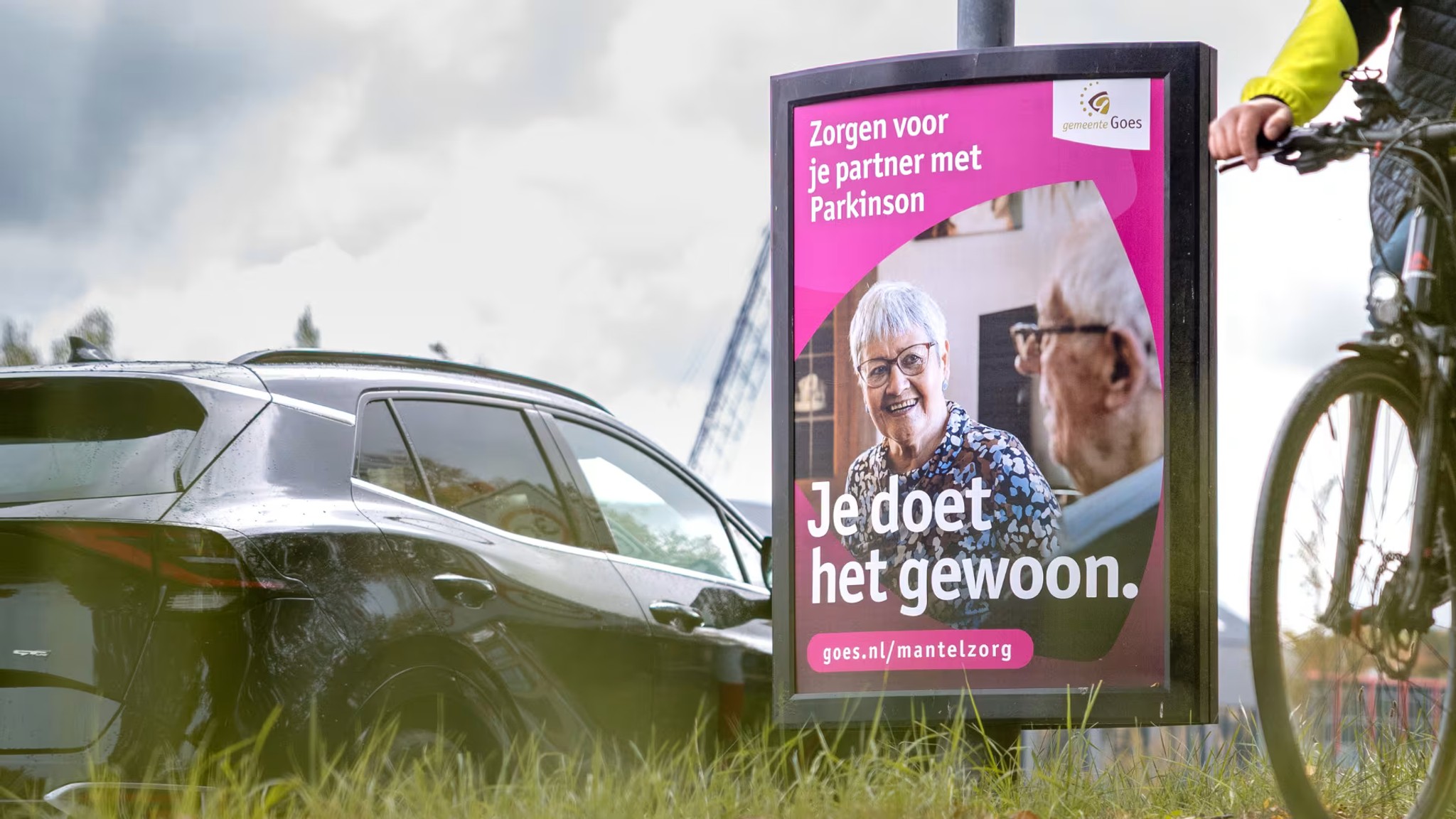 Campagnebord van Gemeente Goes met de slogan Je doet het gewoon langs de weg