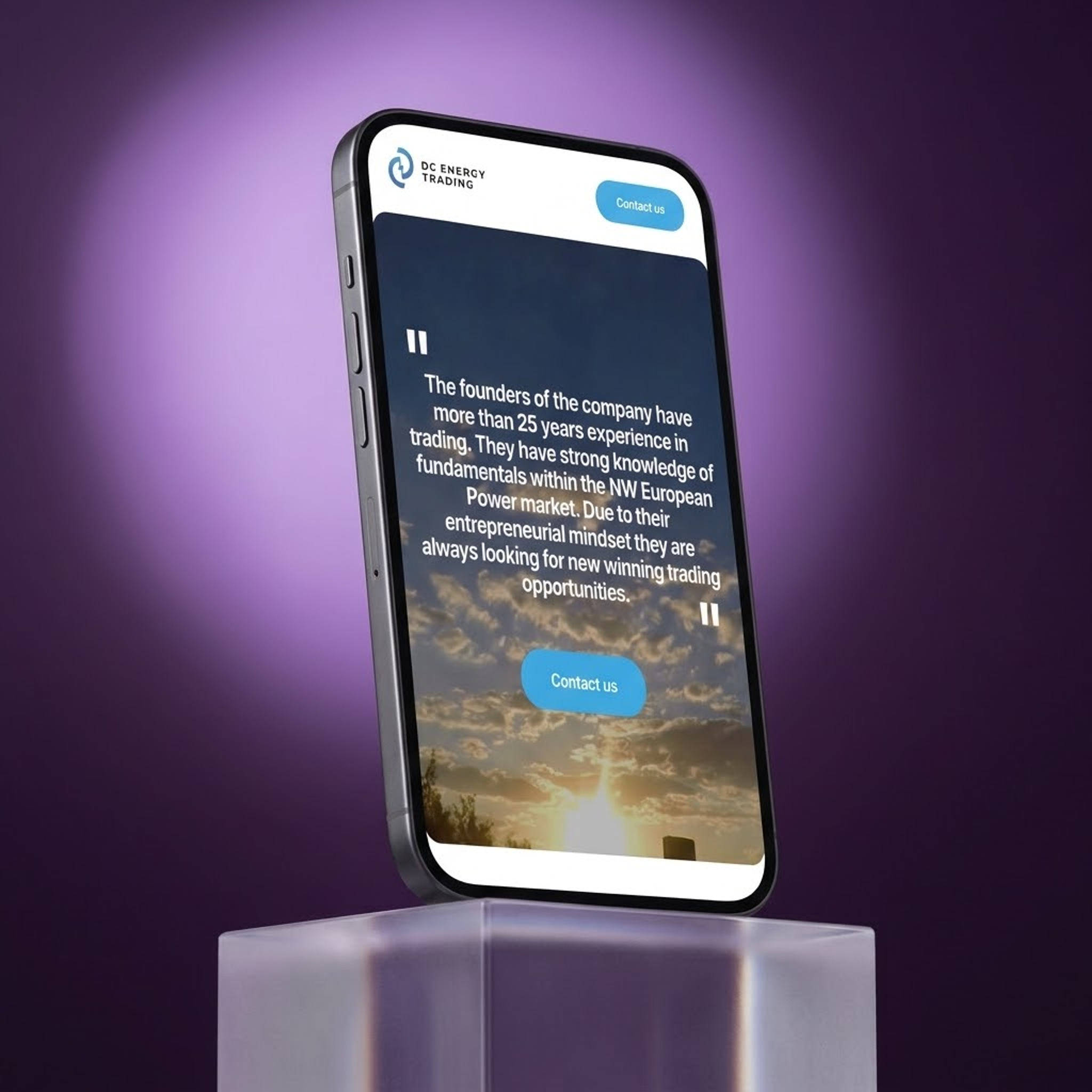 Website van DC Energy Trading op een telefoon