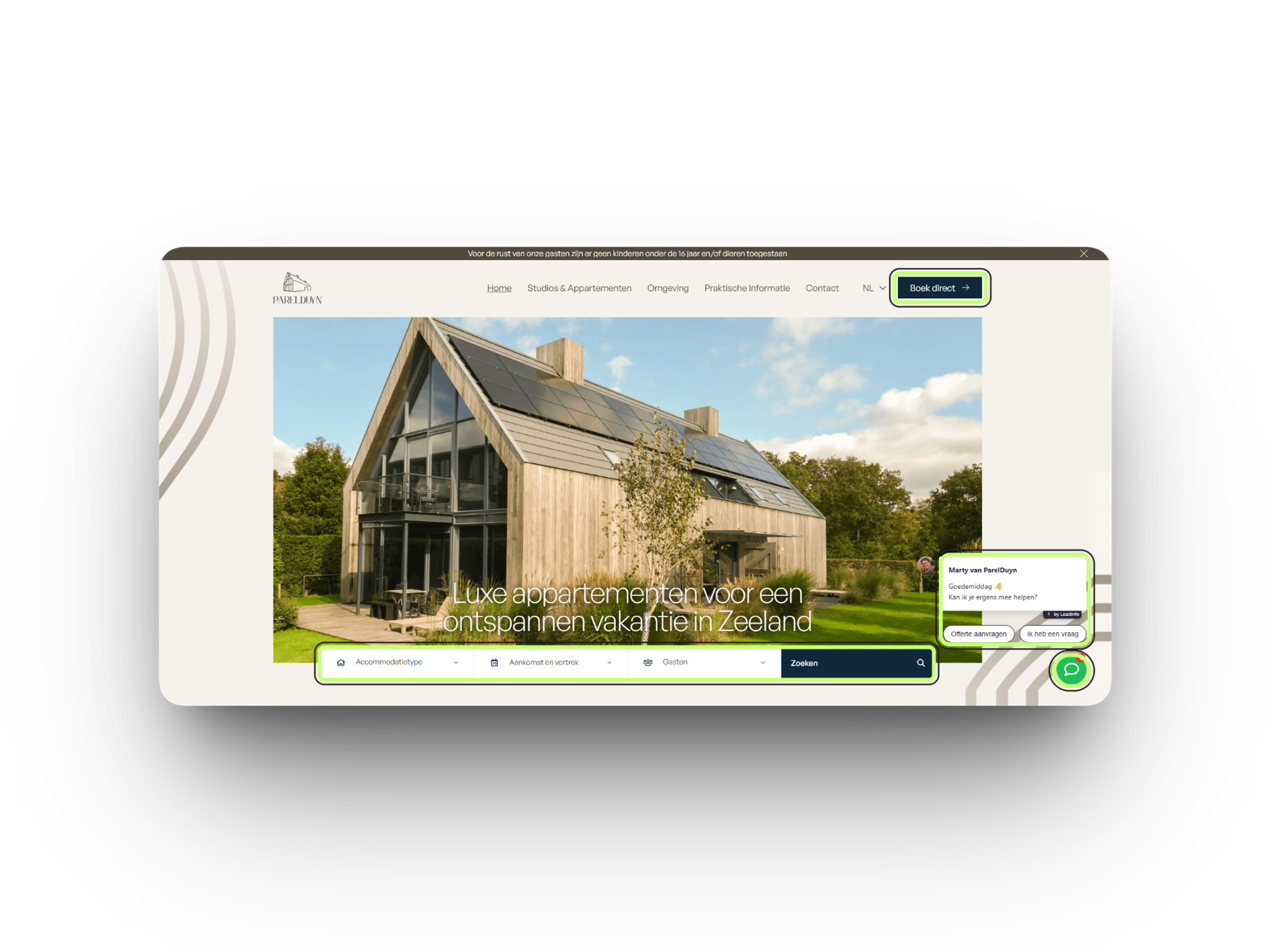 Homepage van Parelduyn met drie contactmogelijkheden gemarkeerd, namelijk de knop “Boek direct” in de header, de zoekbalk met accommodatietype, aankomst en vertrek en gasten, en een chatvenster met de knoppen “Offerte aanvragen” en “Ik heb een vraag”.