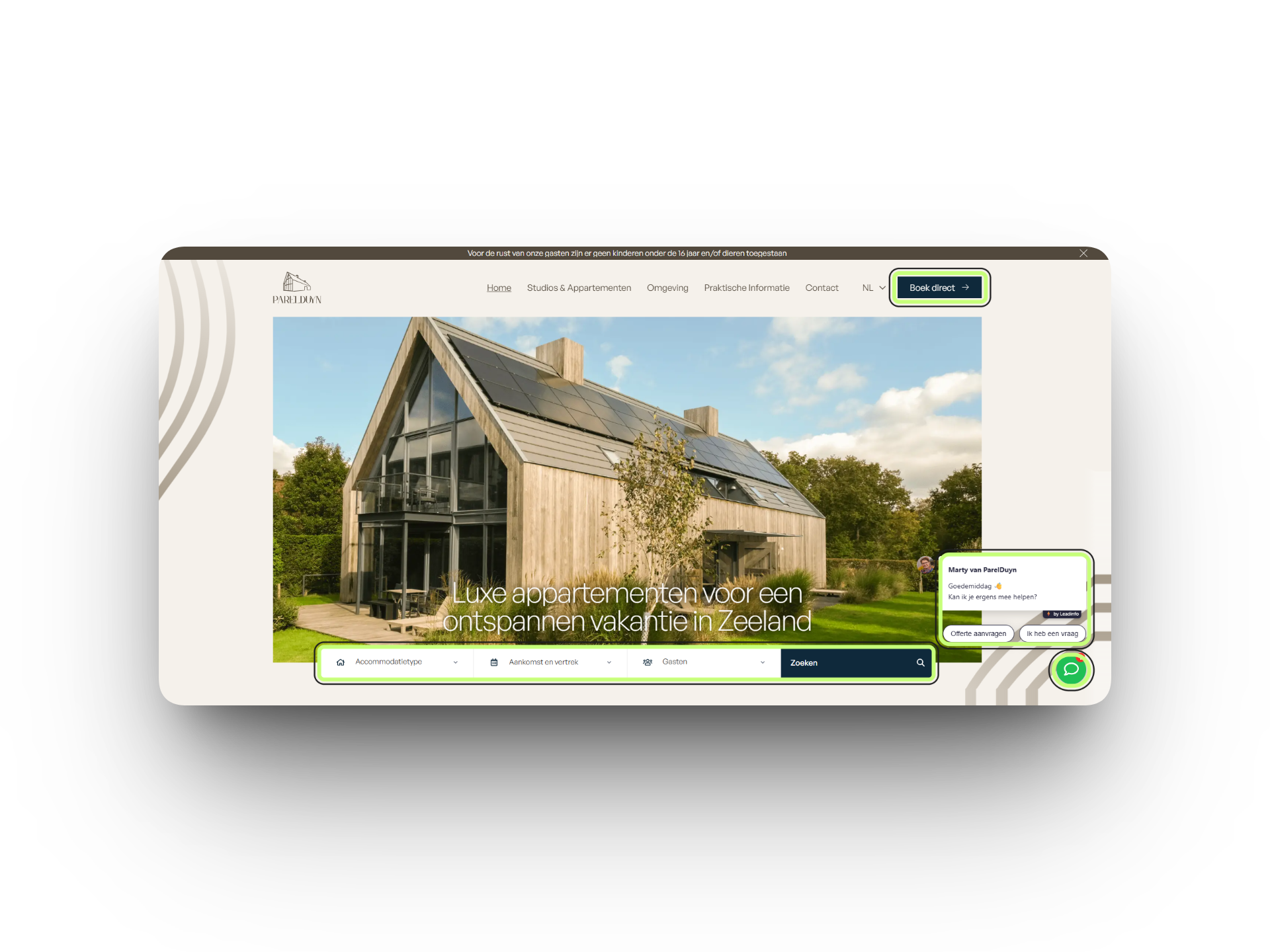 Homepage van Parelduyn met drie contactmogelijkheden gemarkeerd, namelijk de knop “Boek direct” in de header, de zoekbalk met accommodatietype, aankomst en vertrek en gasten, en een chatvenster met de knoppen “Offerte aanvragen” en “Ik heb een vraag”.