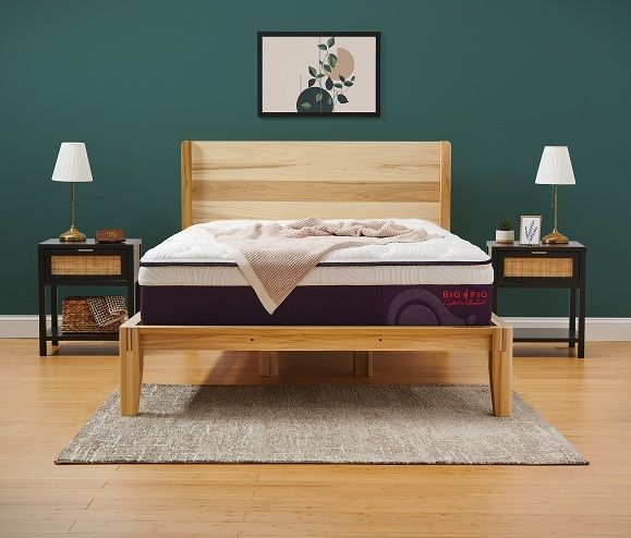 Big Fig's Hybrid Memory Foam Mattress Is Available In Queen Size.