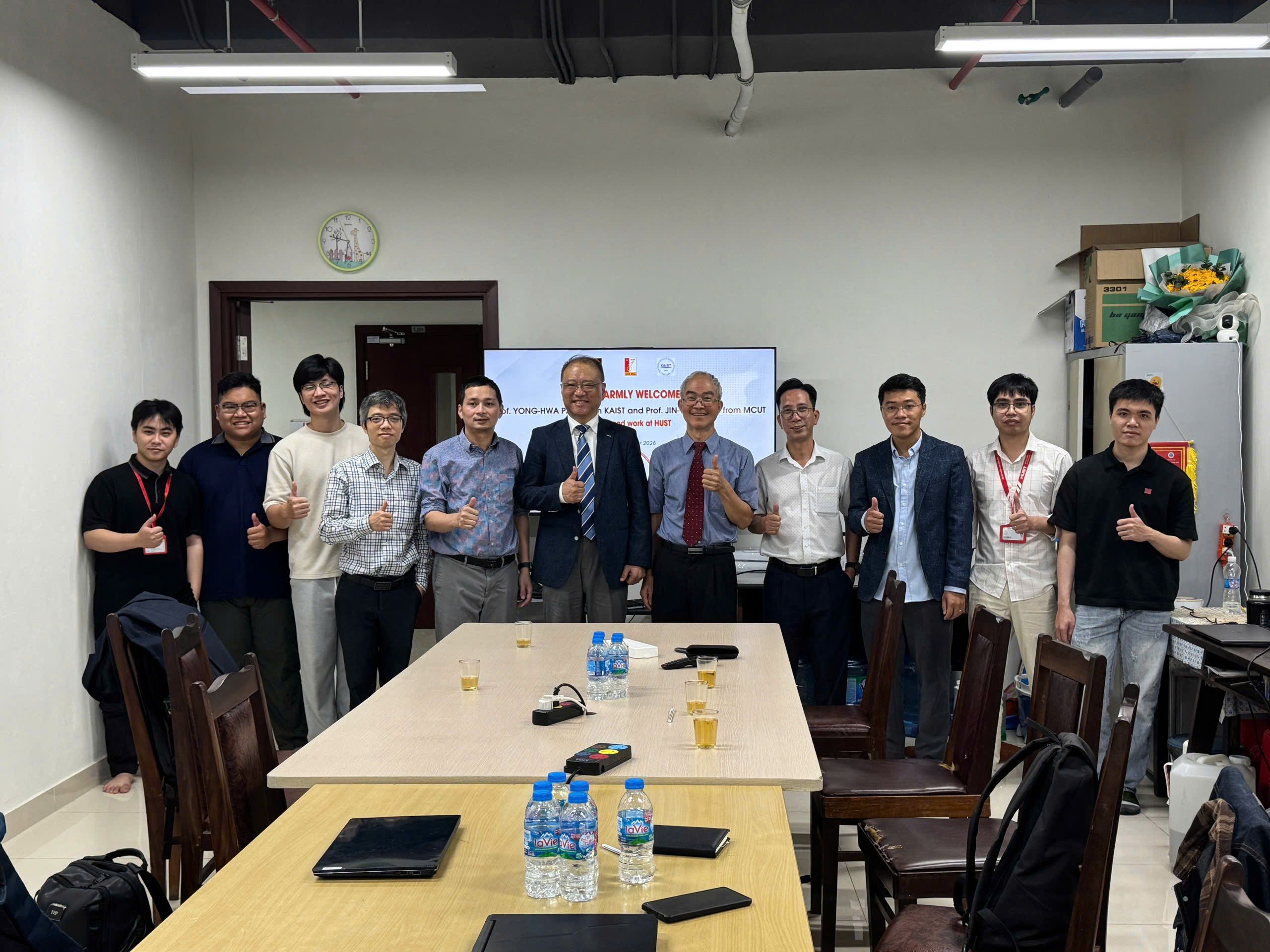 Welcoming Professor Jin-Wei Liang from MCUT University Taiwan to visit and work with the Lab and Professor Yong-Hwa Park from KAIST Korea