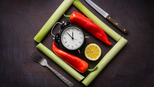 Intermittent Fasting vs Calorie Deficit: Which Works Better for Indians?