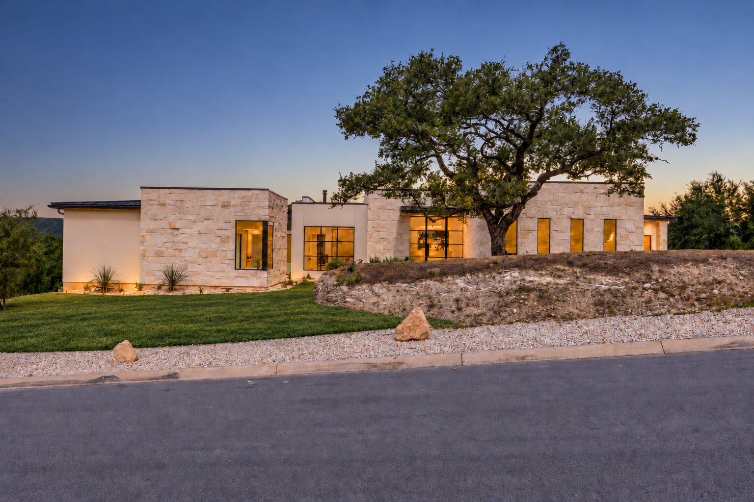 Ashby Canyon Residence by Gamir Construction