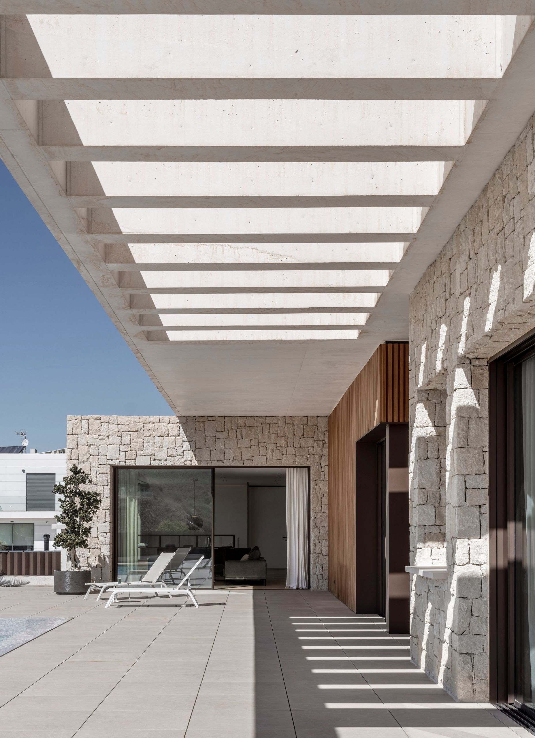 STONE HOUSE - Imagen 3
