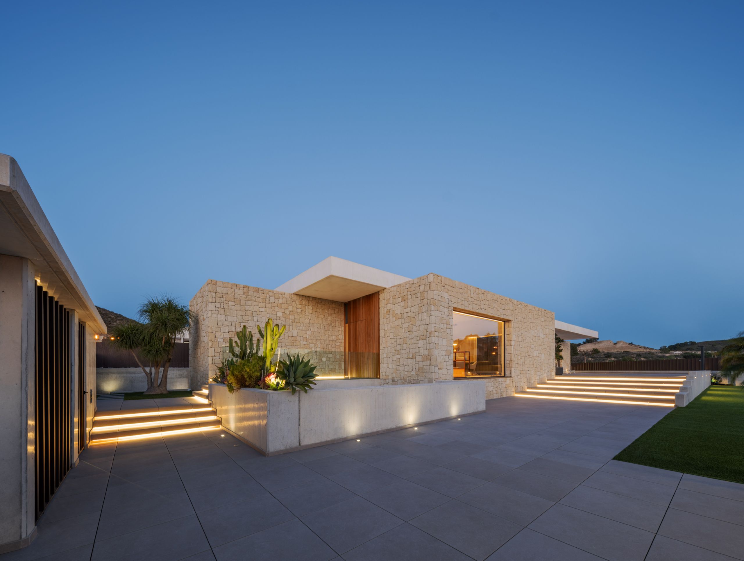 STONE HOUSE - Imagen 22