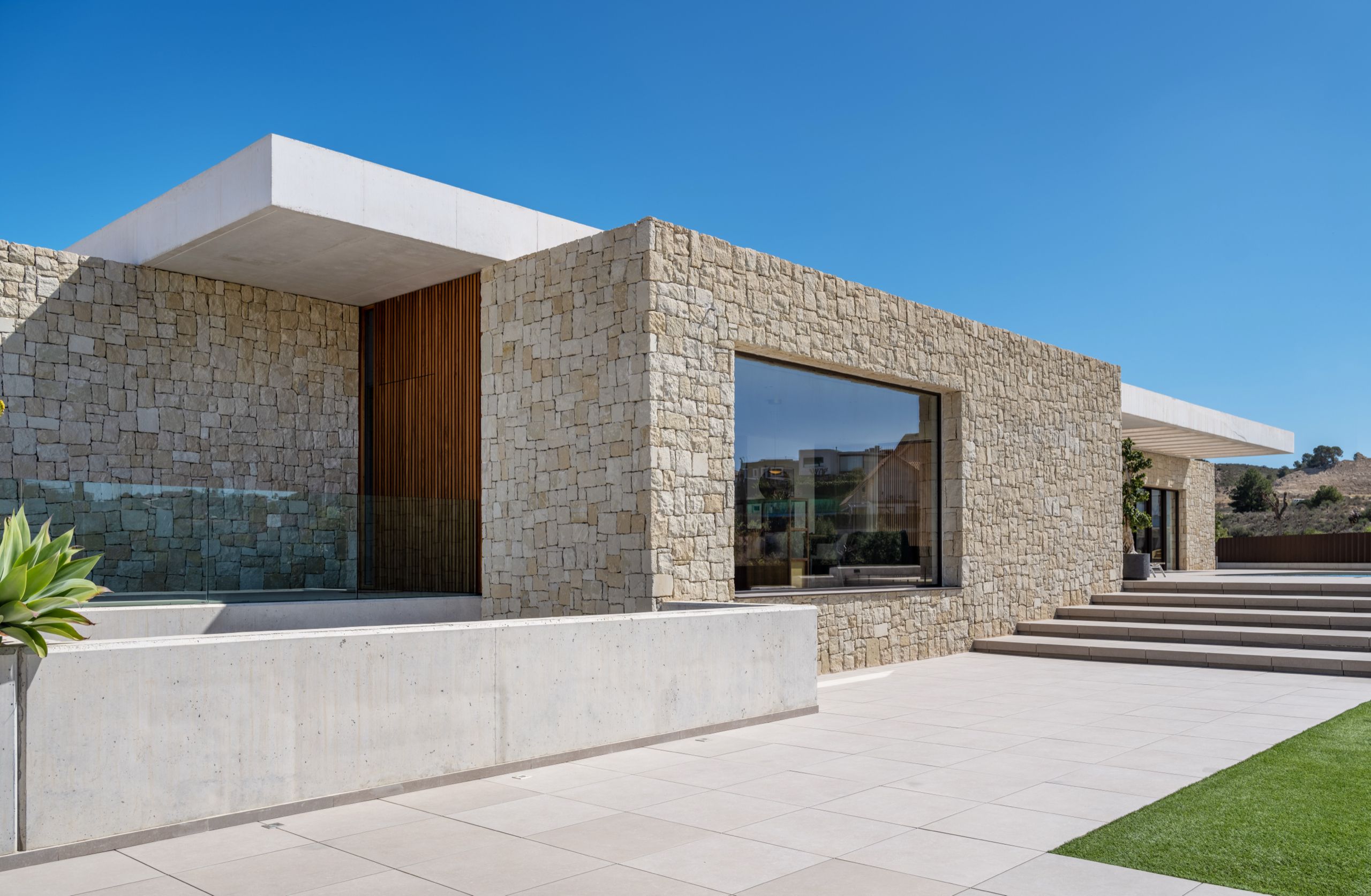 STONE HOUSE - Imagen 29