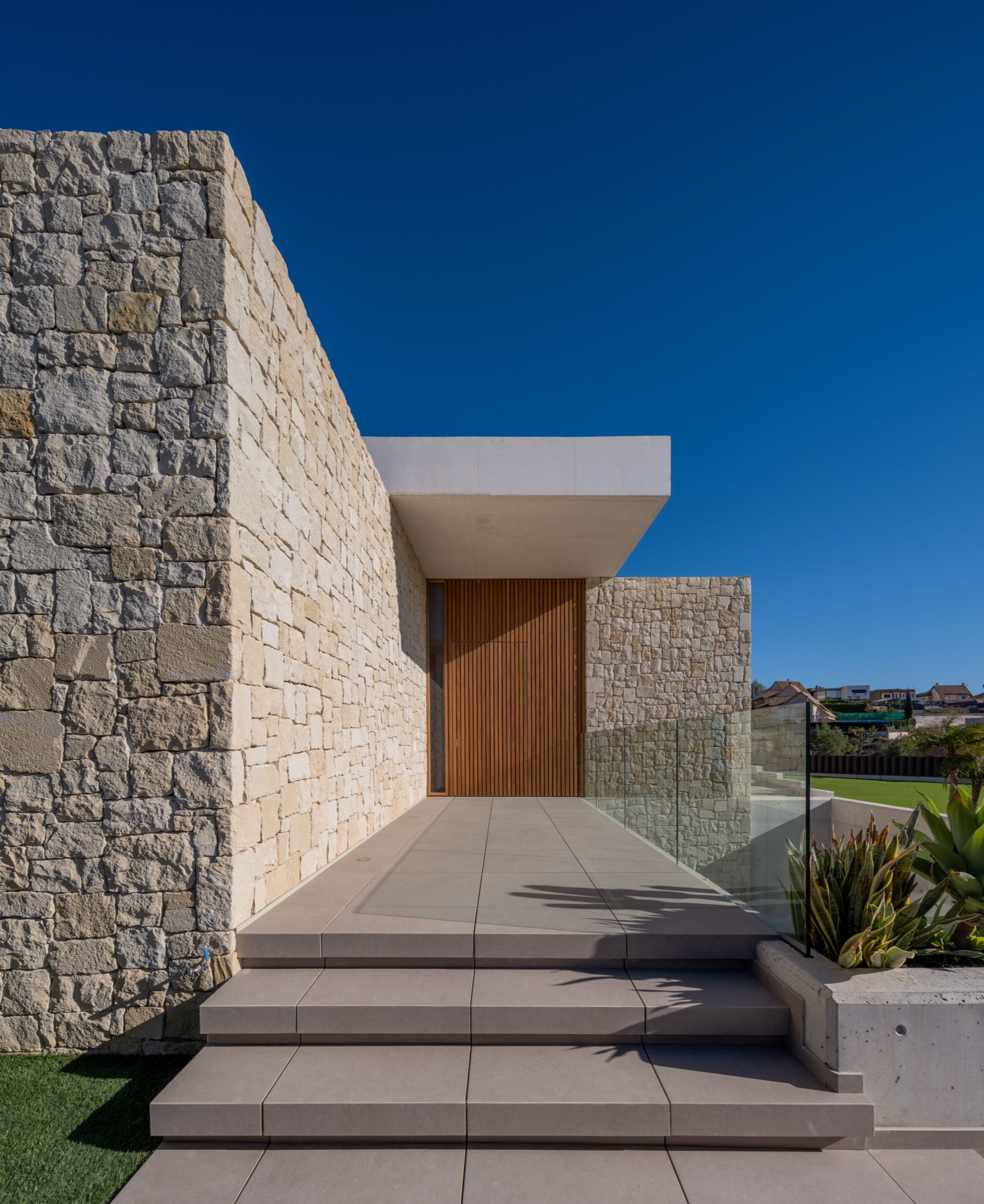 STONE HOUSE - Imagen 18