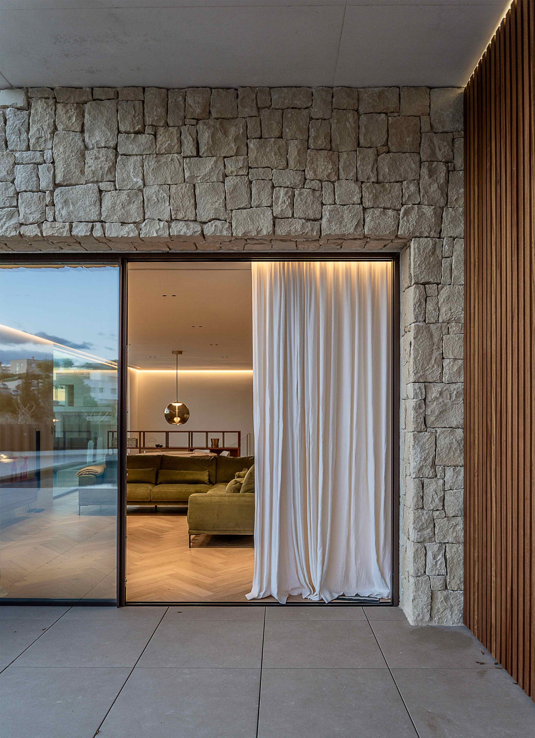 STONE HOUSE - Imagen 14