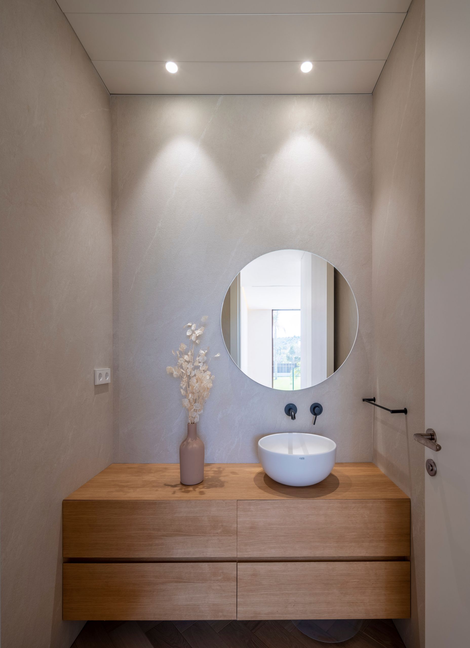 STONE HOUSE - Imagen 13
