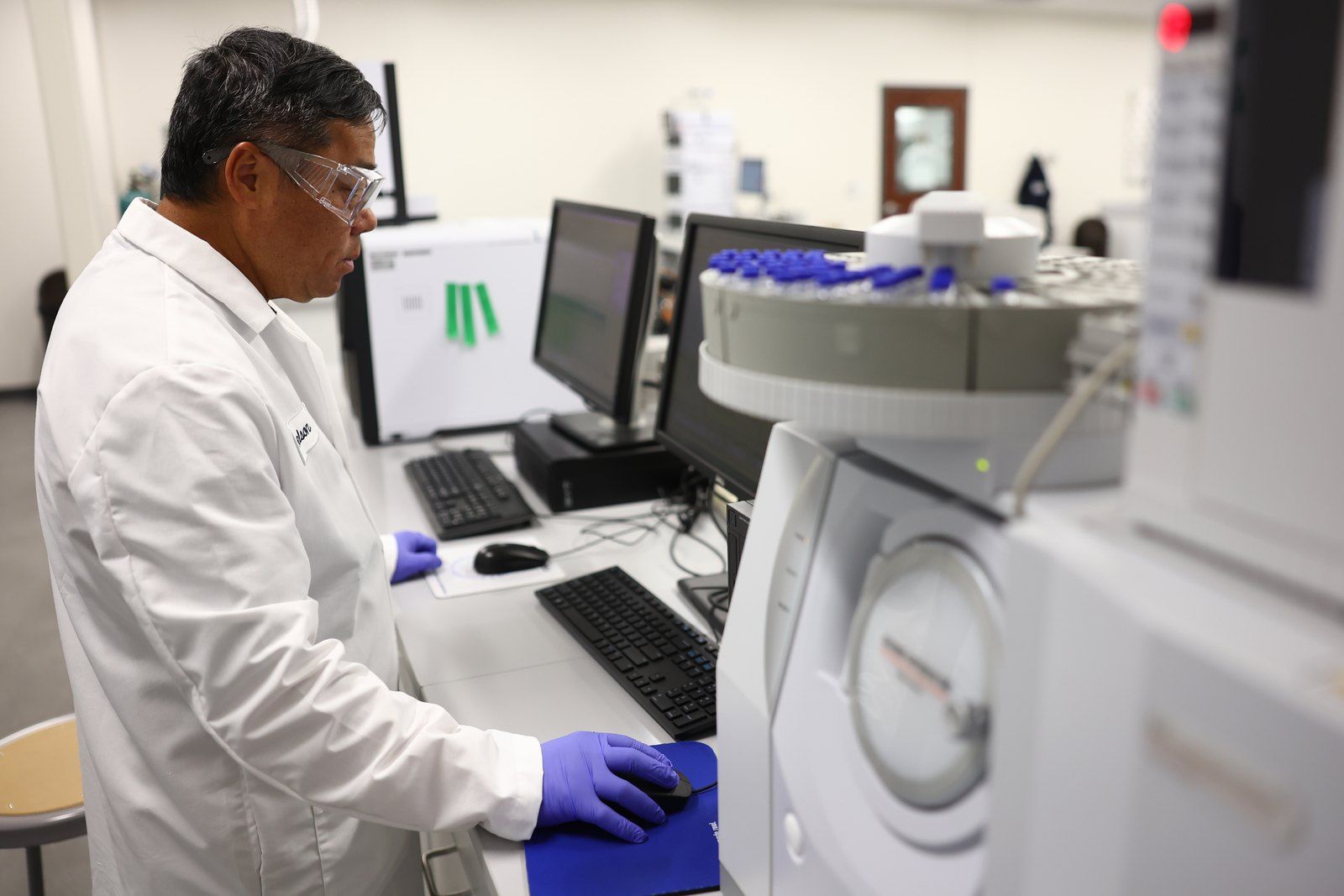 Analyst running an automated sampler in the Koppers laboratory