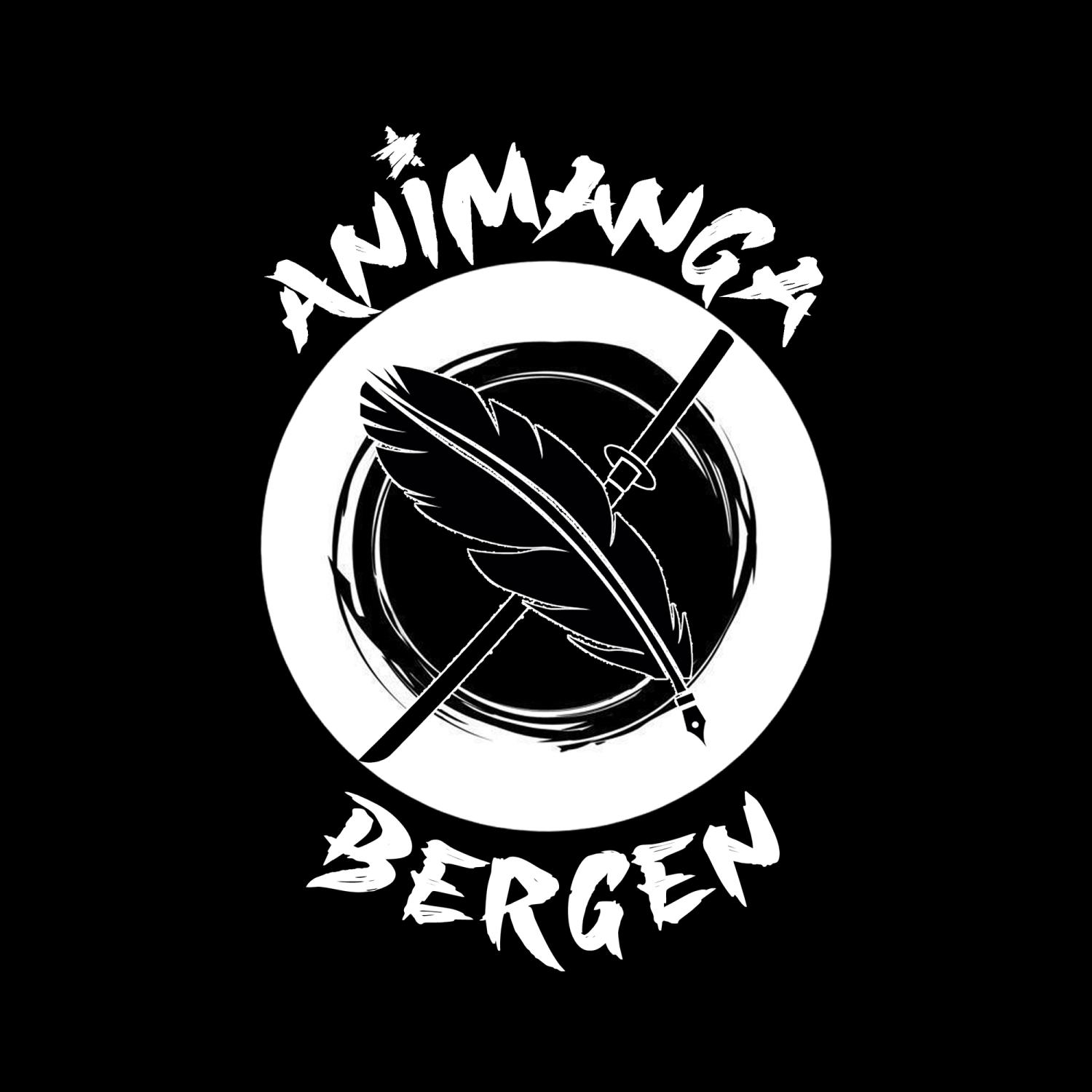 Svart-hvit logo med teksten «Animanga Bergen» rundt en sirkel, med en fjærpenn og et sverd i kryss i midten.