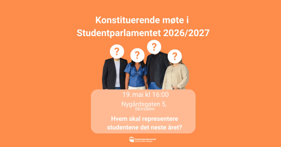 Oransje plakat for konstituerende møte i Studentparlamentet 2026/2027 ved Universitetet i Bergen, med fire personer med spørsmålstegn over ansiktene og tekst som inviterer studenter til møte 19. mai kl. 16:00 i Nygårdsgaten 5, Storsalen.