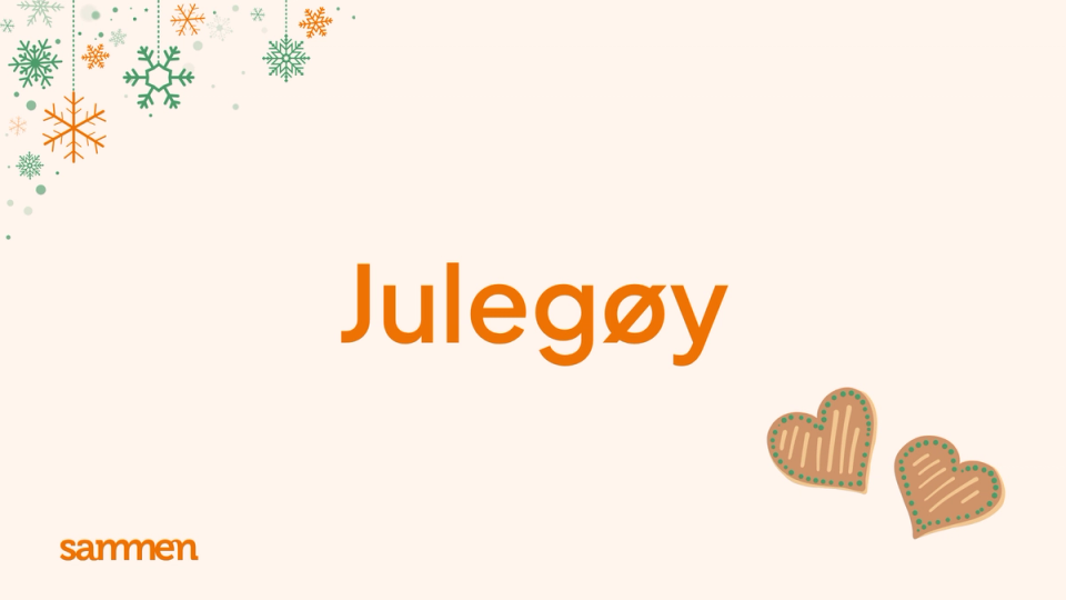 Lys beige plakat med teksten «Julegøy» i oransje midt på, omgitt av hengende snøfnugg øverst og to pepperkakehjerter nederst til høyre, med logoen «sammen» nederst til venstre.