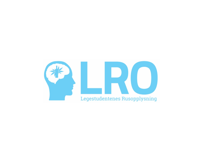 Logo for Legestudentenes Rusopplysning (LRO) i lyseblått, med en profil av et hode der en hjerne inneholder en flaske og stråler, ved siden av store bokstaver LRO og teksten «Legestudentenes Rusopplysning» under.