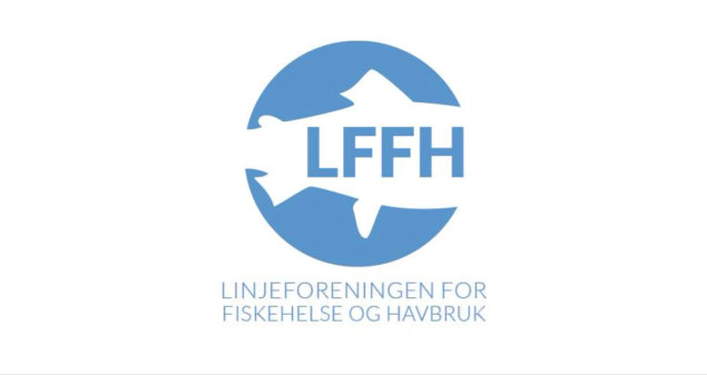 Logo for Linjeforeningen for fiskehelse og havbruk (LFFH), med en hvit fiskesilhuett og bokstavene LFFH i blå sirkel over teksten «LINJEFORENINGEN FOR FISKEHELSE OG HAVBRUK».