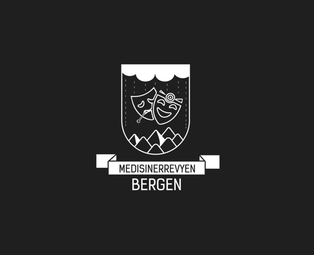Logo for Medisinerrevyen Bergen med to teatermasker, fjell og regndråper i et skjold på svart bakgrunn, med teksten «MEDISINERREVYEN BERGEN» under.