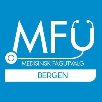 Logo for Medisinsk Fagutvalg Bergen med hvit tekst og et stilisert stetoskop på blå bakgrunn.
