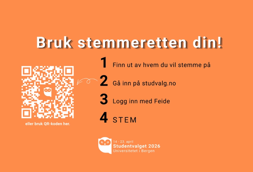 Oransje plakat for Studentvalget 2026 ved Universitetet i Bergen med teksten «Bruk stemmeretten din!», en punktvis steg-for-steg forklaring på hvordan man stemmer digitalt, og en stor QR-kode til venstre.
