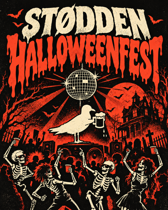 Illustrert plakat med teksten «Stødden Halloweenfest», der dansende skjeletter, en øldrikkende måke og en diskokule er omgitt av flaggermus, gravstøtter og et hjemsøkt hus i rødt, svart og kremhvitt.
