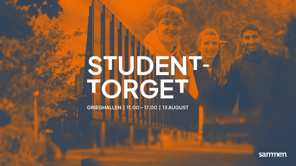 Oransje-tonet plakat med tre smilende studenter utendørs og teksten «STUDENTTORGET – Grieghallen | 11:00–17:00 | 13. august» samt logoen til Sammen nederst til høyre.