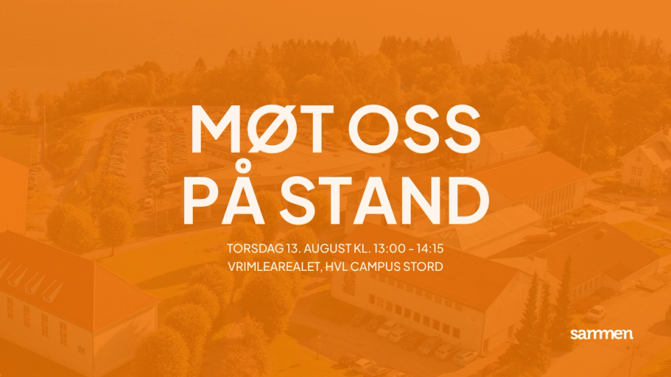 Oransje plakat med teksten «Møt oss på stand» og informasjon om arrangement torsdag 13. august kl. 13:00–14:15 på vrimlearealet ved HVL Campus Stord, med en svak bakgrunn av campusområdet.