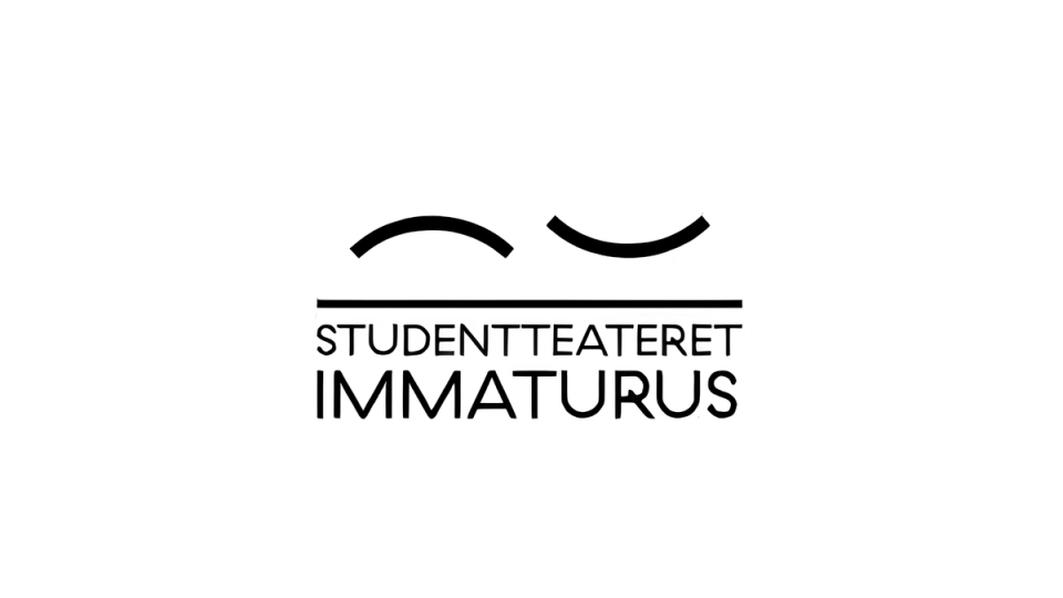 Logo for Studentteateret Immaturus med to svarte, buede former over navnet.