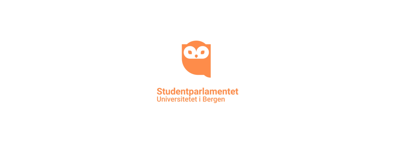 Logoen til Studentparlamentet ved Universitetet i Bergen, med en stilisert oransje ugle over teksten «Studentparlamentet Universitetet i Bergen».