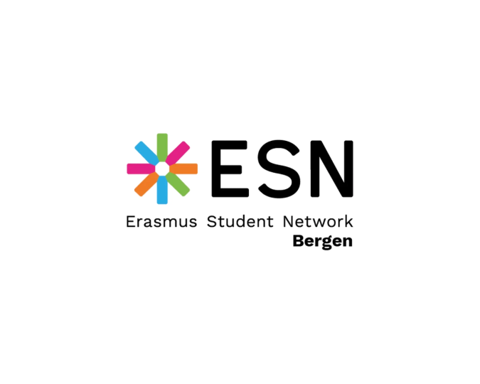 Logo for Erasmus Student Network (ESN) Bergen, med en fargerik stjerneform til venstre og teksten «ESN Erasmus Student Network Bergen» til høyre.