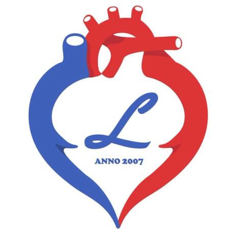 Logo som viser et stilisert hjerte formet som et anatomisk hjerte i blått og rødt, med en blå L i midten og teksten «ANNO 2007» under.
