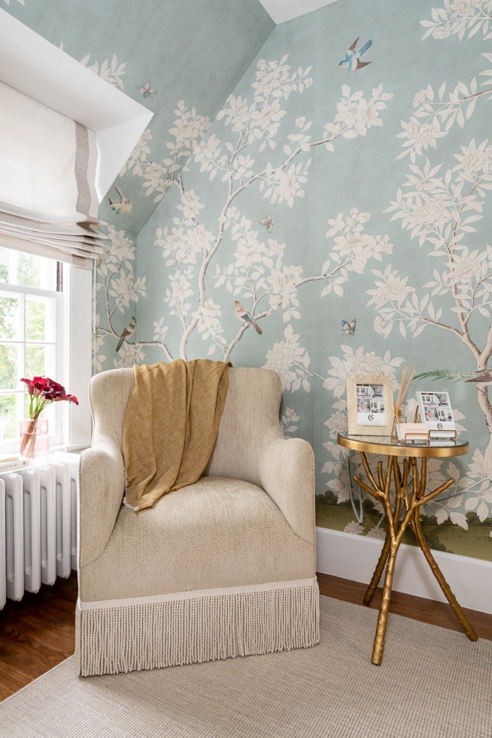 Standard on blue painted Xuan paper  de Gournay