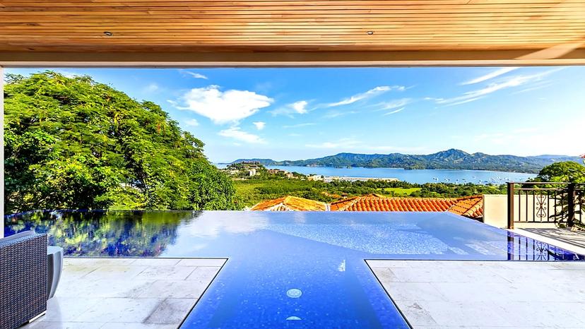 Casa Todo Bien & Guest House infinity pool valley view