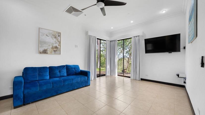Living room with blue sofa and ceiling fan – Malinche 115B, Reserva Conchal, Guanacaste, Costa Rica