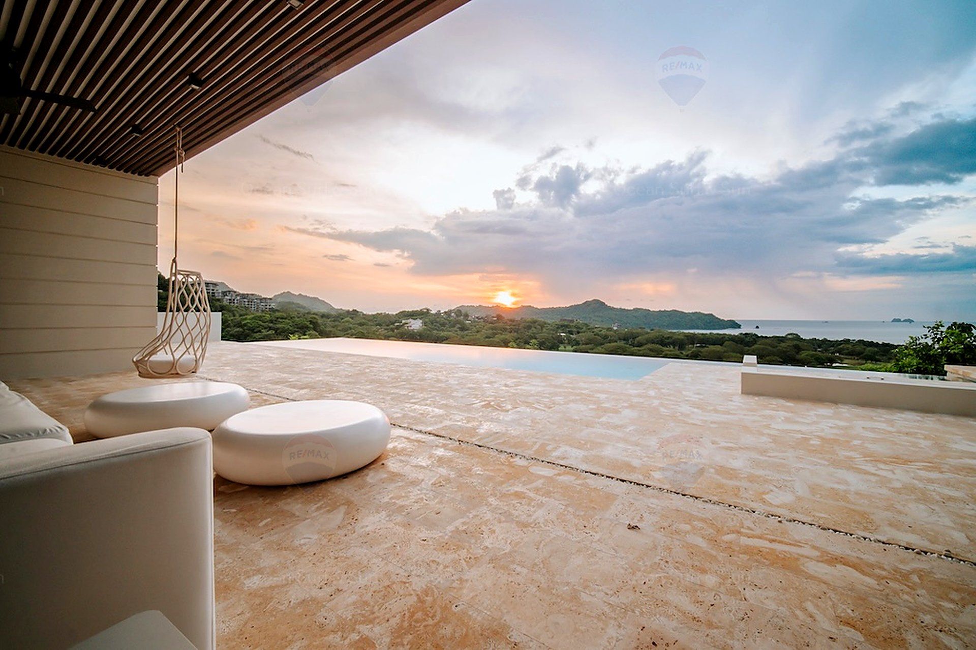 Cortez Amarillo 4 sunset infinity pool terrace
