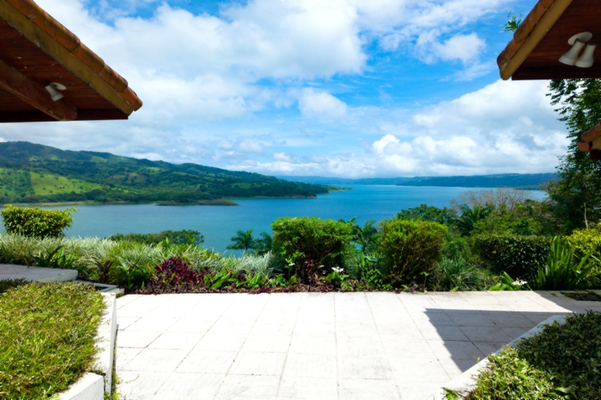 Rio Chiquito Ranch & Villas balcony lake hill view