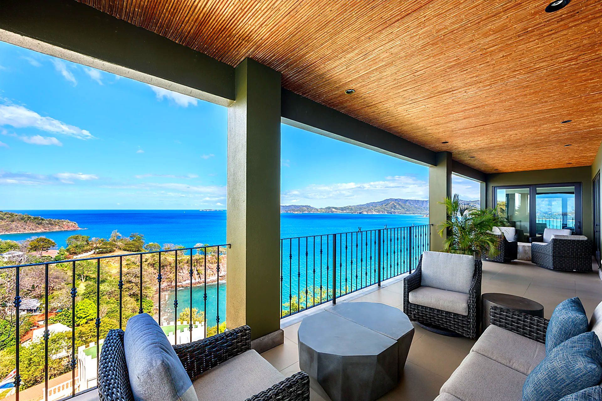 Altura del Mar | Splendor 502 balcony ocean seating
